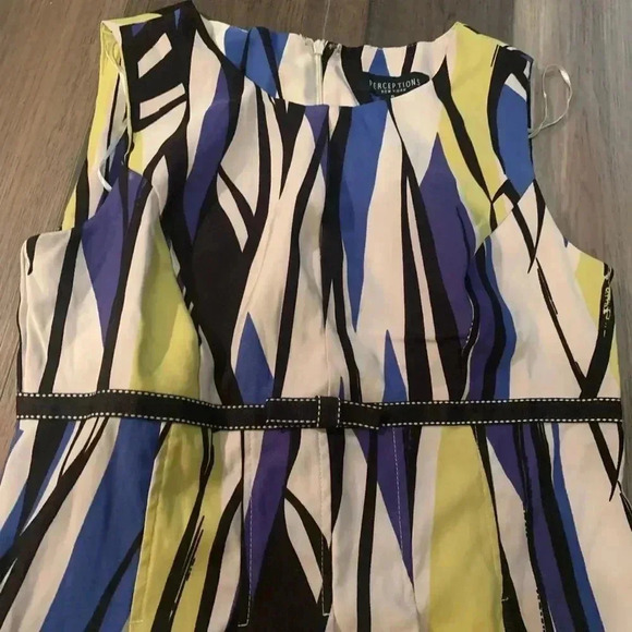 Abstract bow dress  - Picture 2 of 2